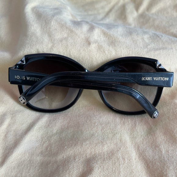 Authentic Louis Vuitton Hortensia Sunglasses BEST OFFER ACCEPTED - Picture 2 of 5